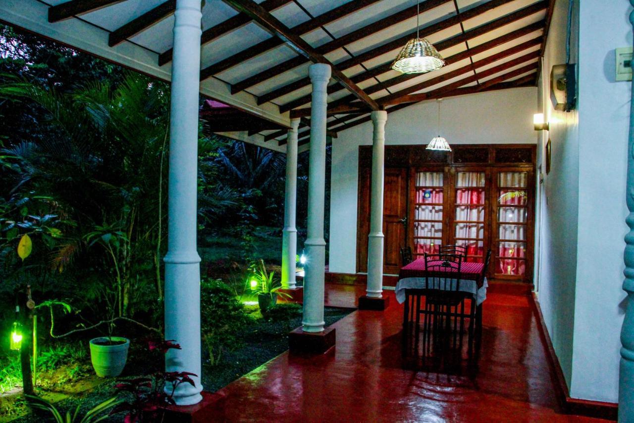Thathsara Holiday Inn Sigirîya Extérieur photo