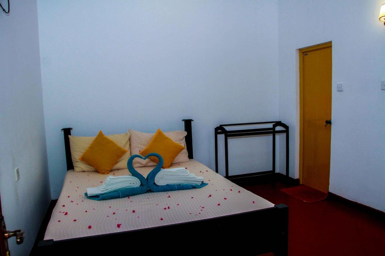 Thathsara Holiday Inn Sigirîya Extérieur photo